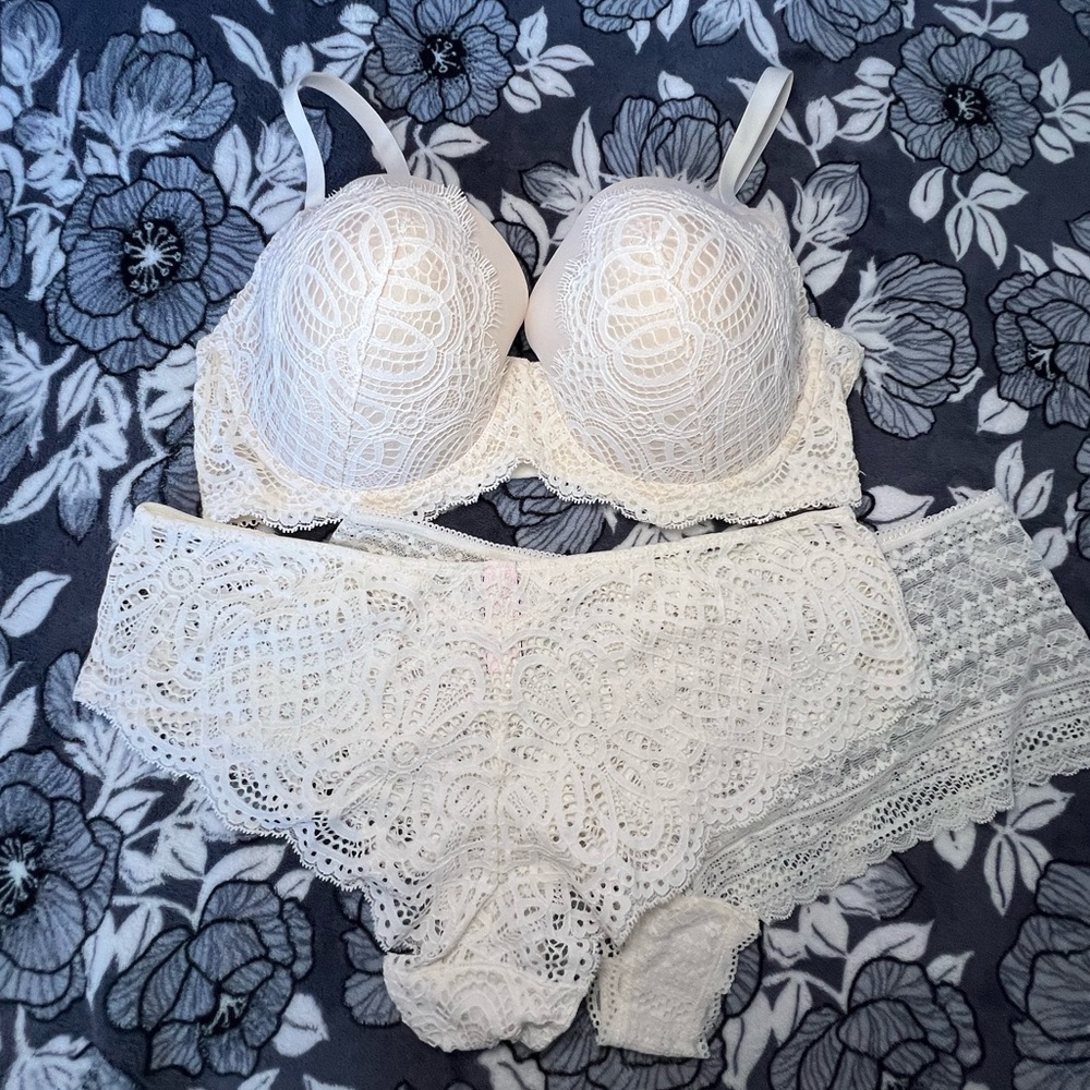 Victoria’s Secret Dream Angels Nude White Lace Demi Bra & Panty Set - 38DD/XL